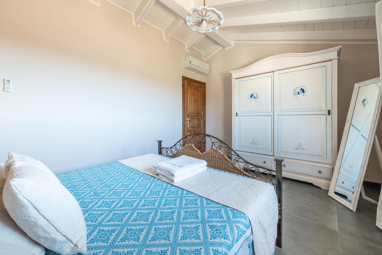 Villa Sa Rocca Junior & Suite Chia Extérieur photo