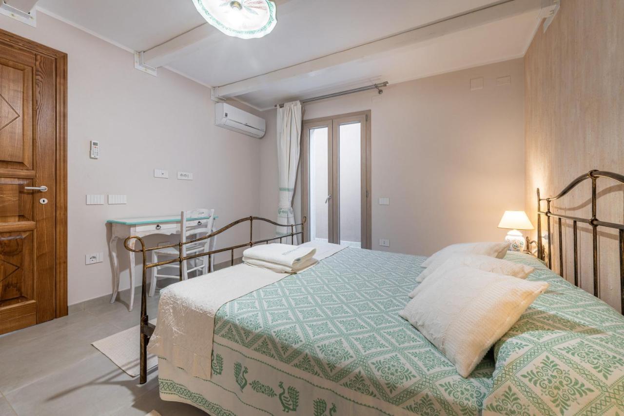 Villa Sa Rocca Junior & Suite Chia Extérieur photo