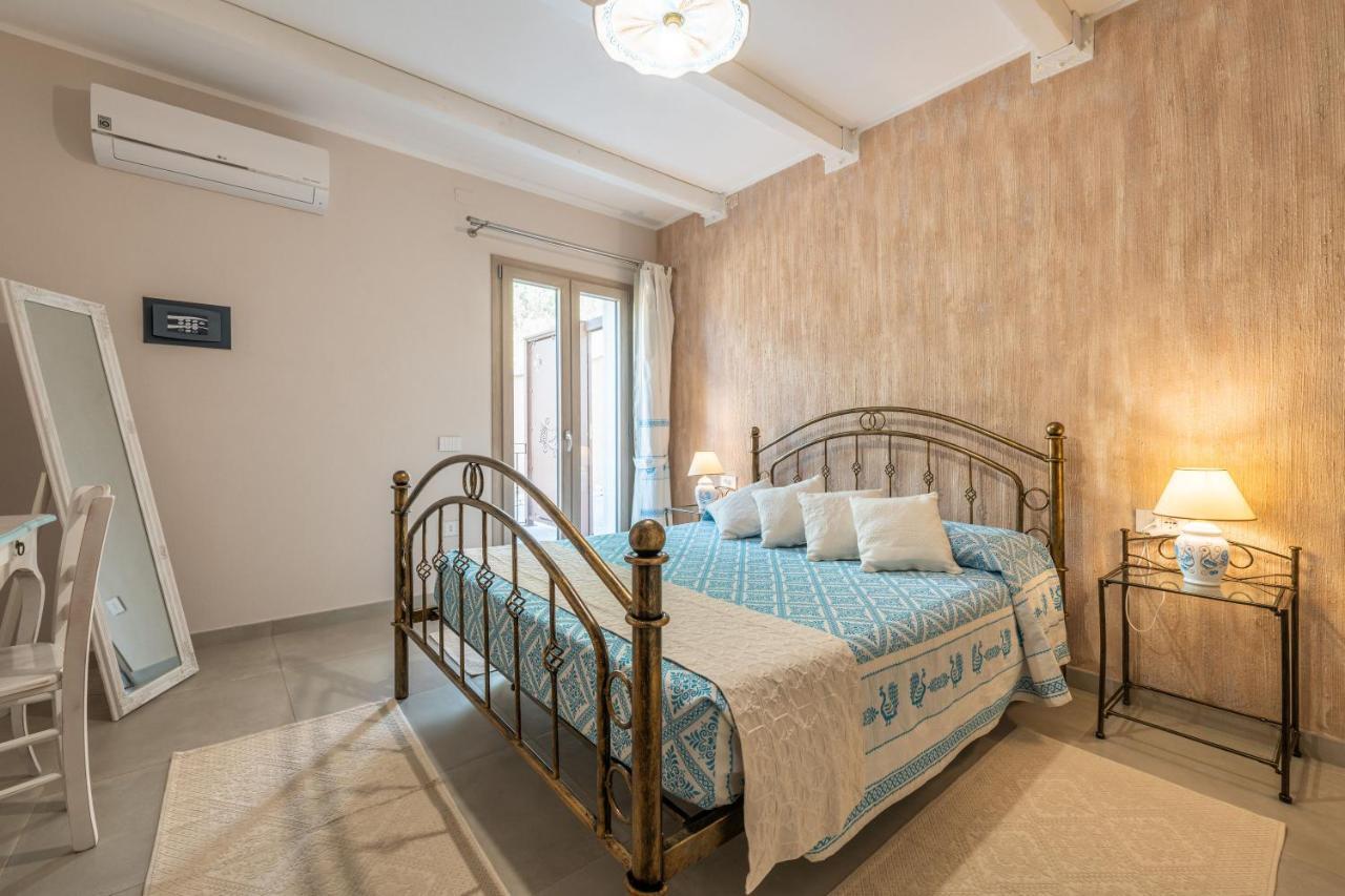 Villa Sa Rocca Junior & Suite Chia Extérieur photo